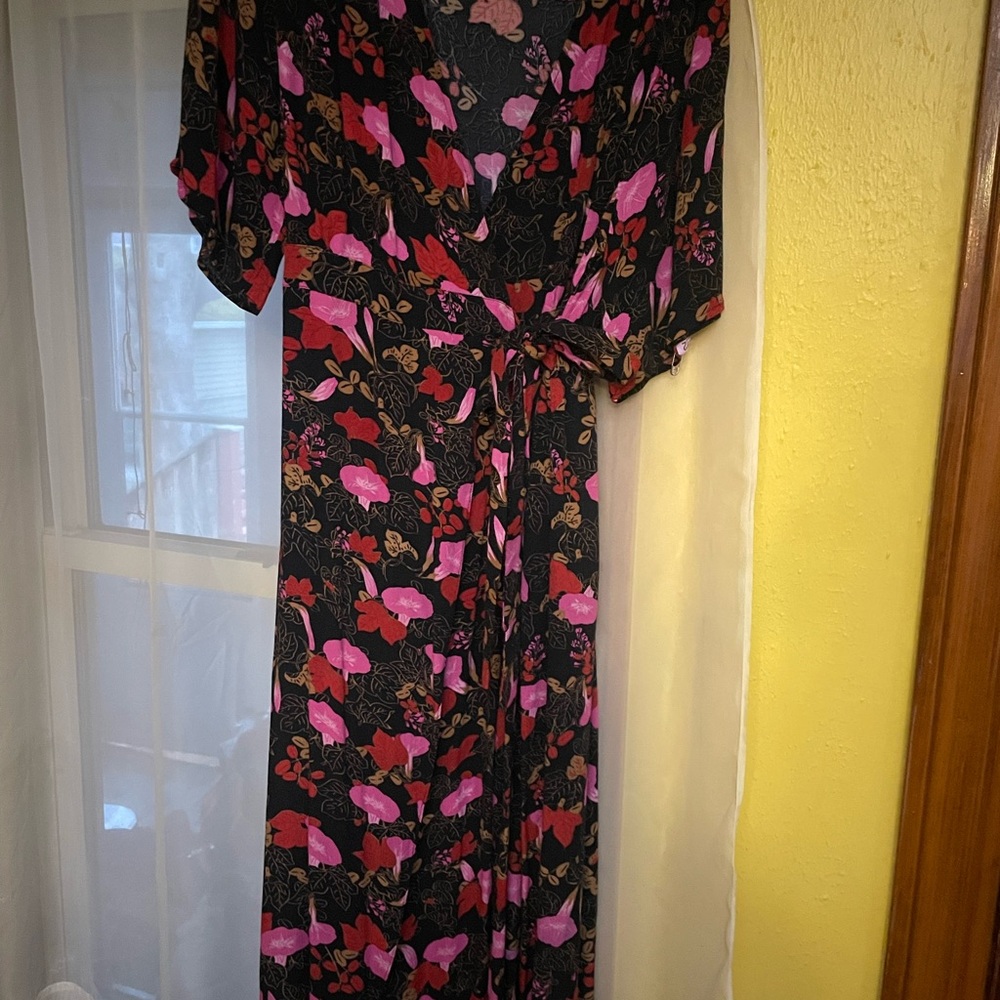 SOLD-Zara Black Floral V-Neck Dress